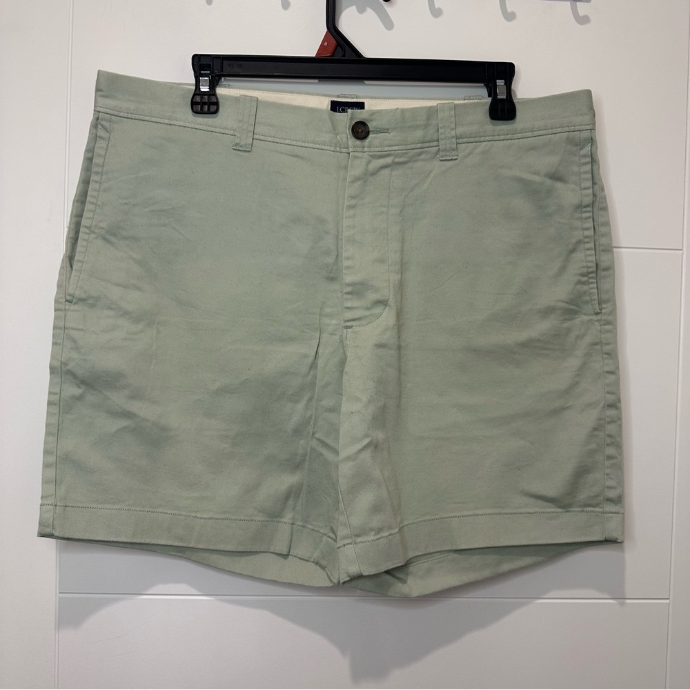 J Crew 7” Inseam Men’s light green Short size 34